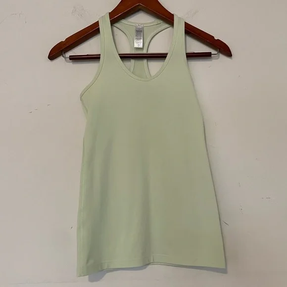 😍2/$20 Lululemon Ivivva Sz 12 Pastel Green Tank Like New - Picture 2 of 7